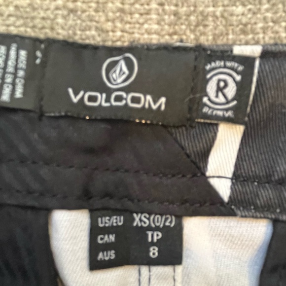 Volcom XS Skirt - Picture 3 of 3